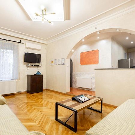 Mari&Emi Flat In Corvin Apartment Budapest Exterior photo